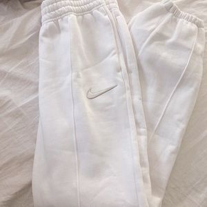 NWT NIKE SWEATPANTS